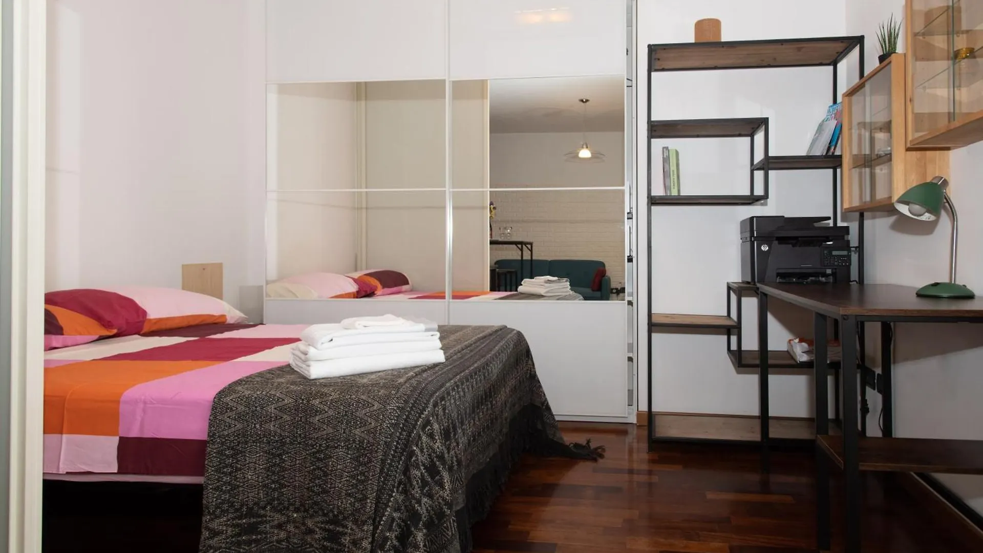 Apartment 10 Minutes Duomo-Elegant Apt Milan