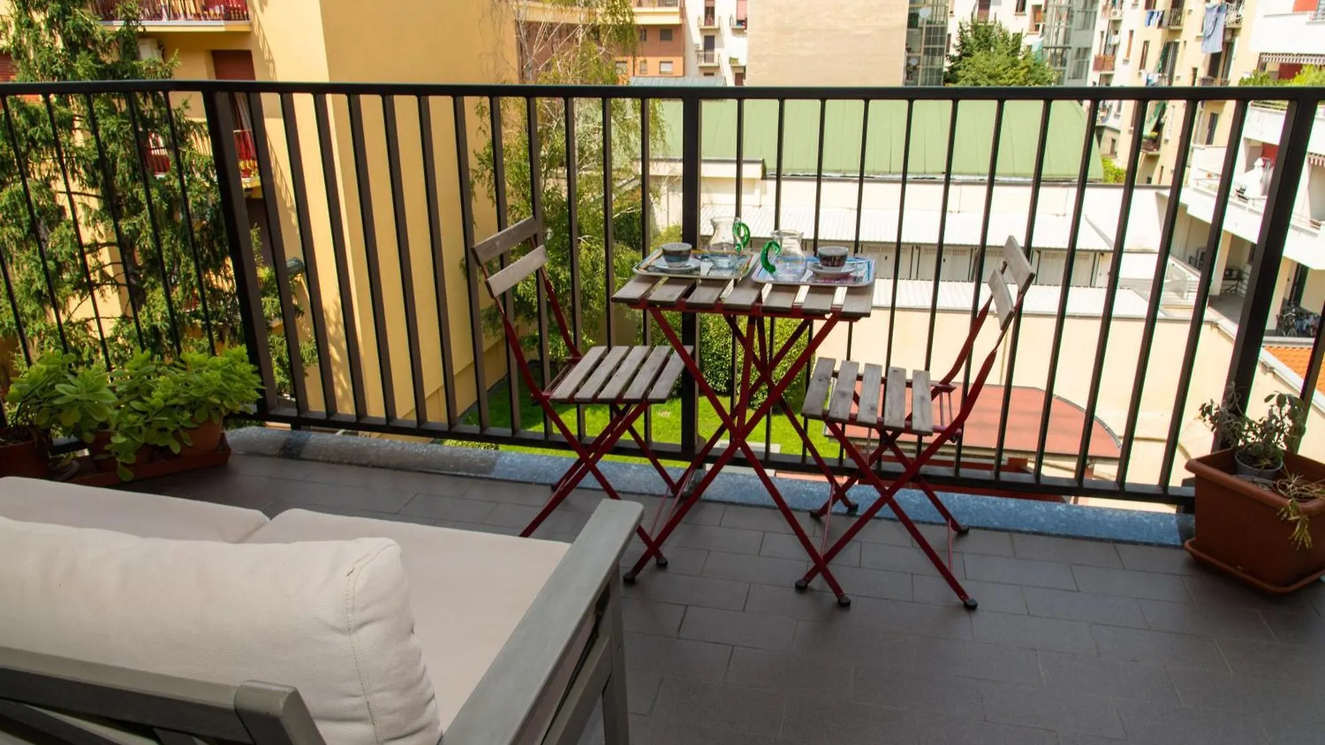 10 Minutes Duomo-Elegant Apt Milan Italy