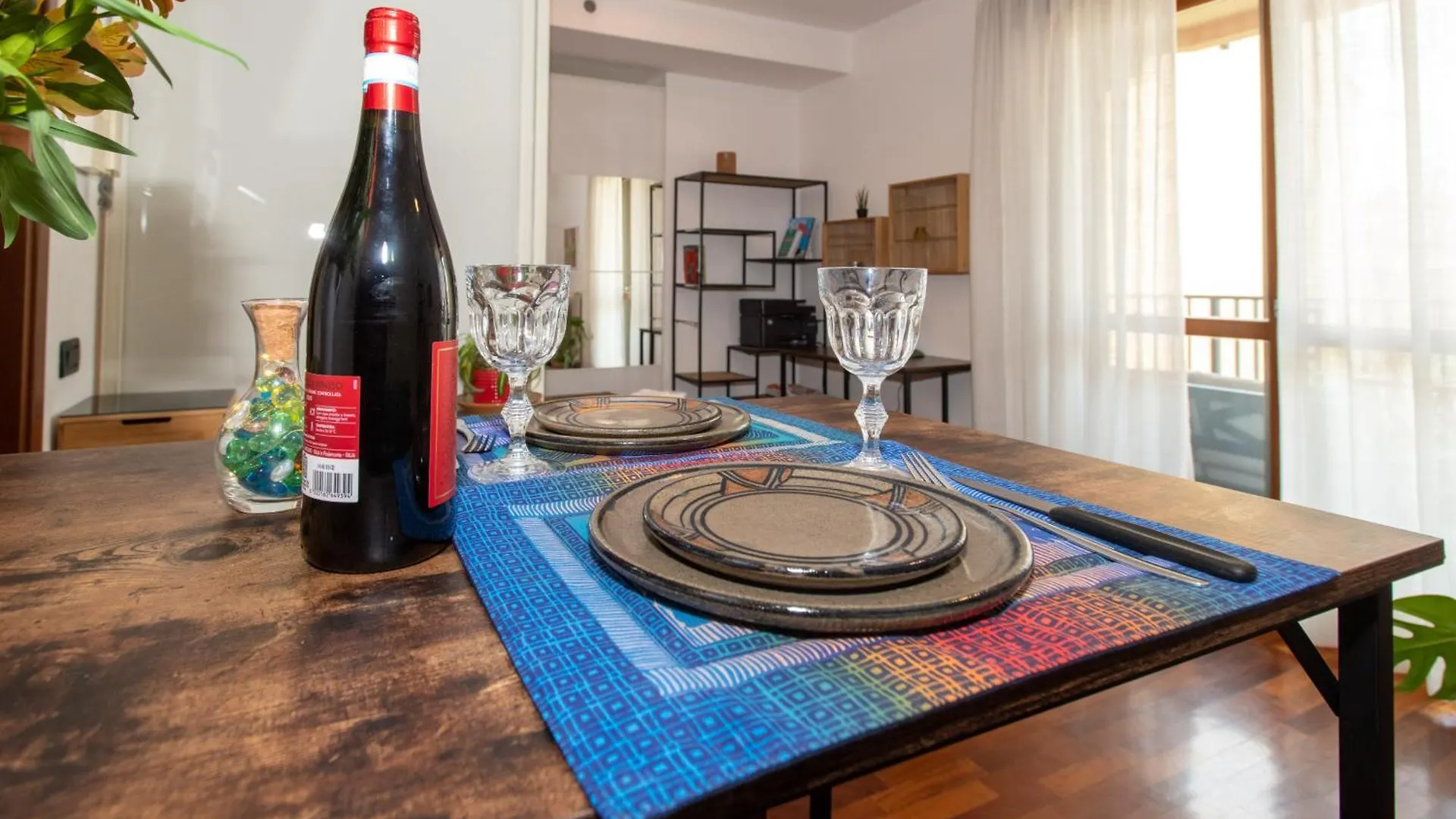 Apartment 10 Minutes Duomo-Elegant Apt Milan