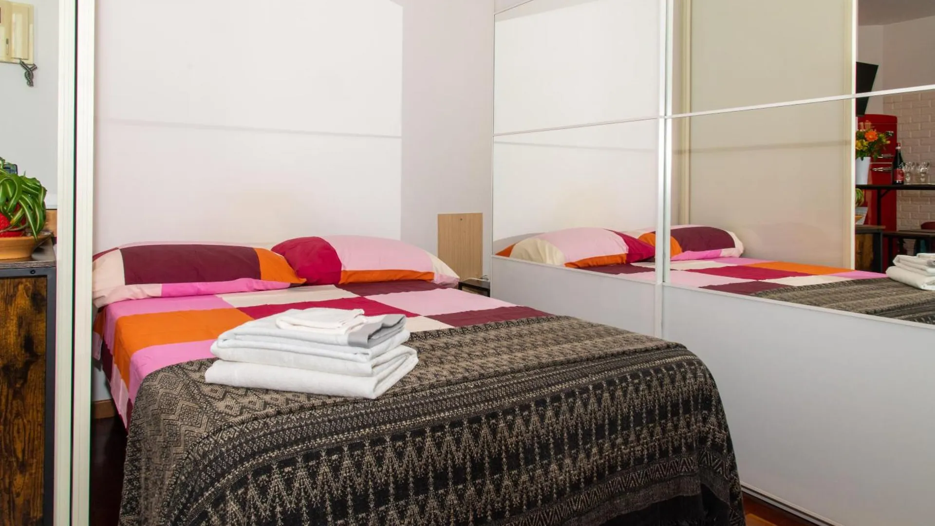 Apartment 10 Minutes Duomo-Elegant Apt Milan Italy
