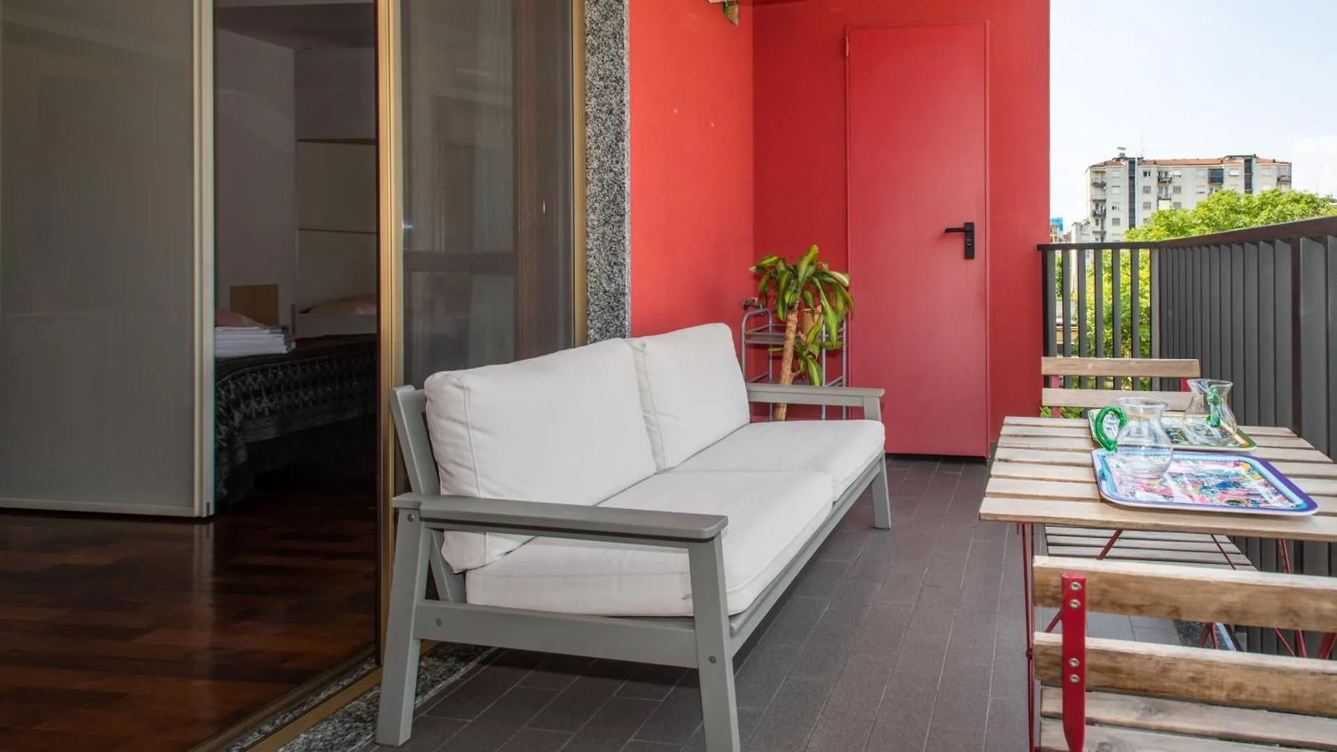 Apartment 10 Minutes Duomo-Elegant Apt Milan