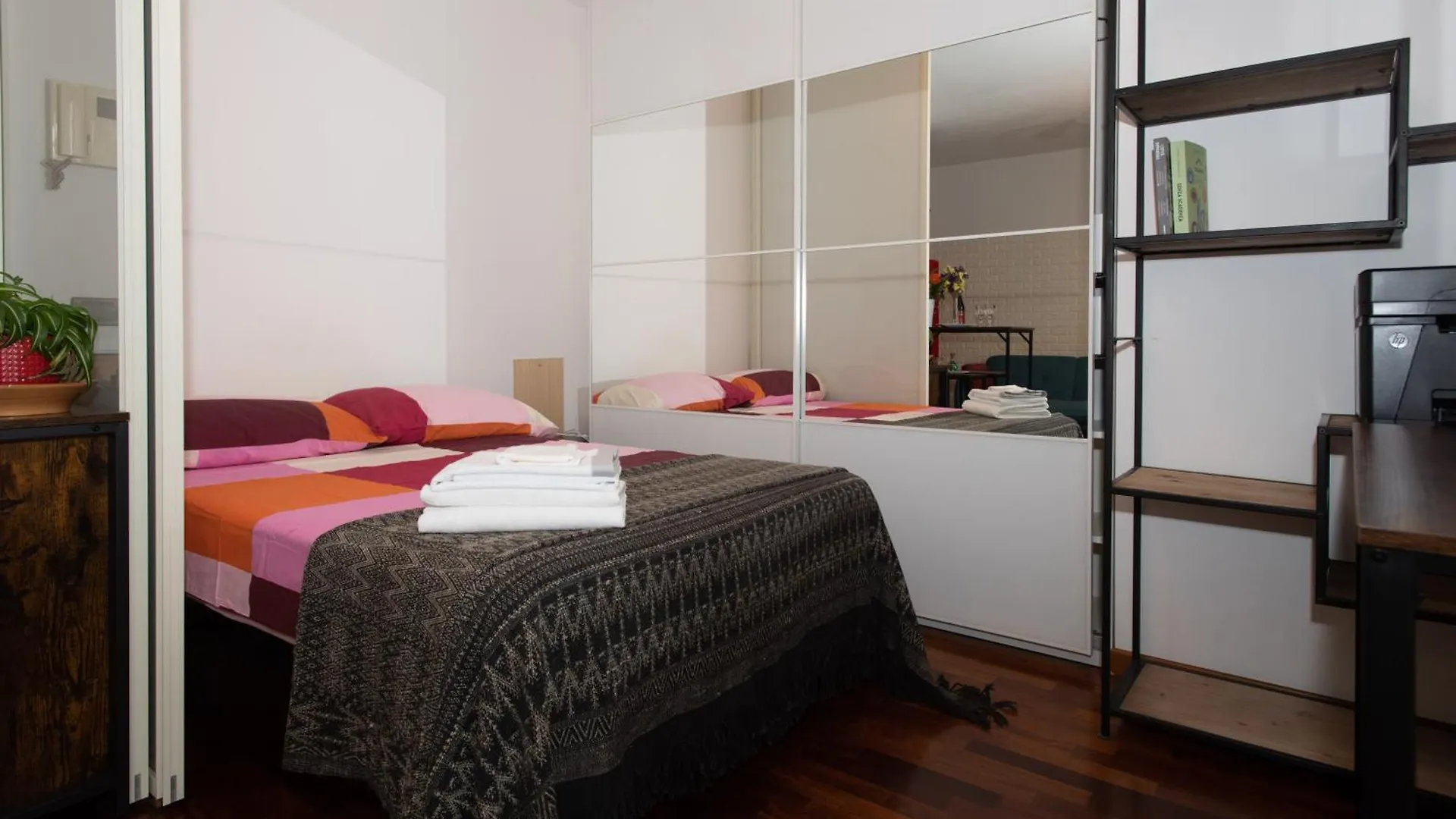 10 Minutes Duomo-Elegant Apt Milánó 0*,  Olaszország